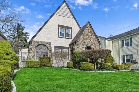 103 Petersville Rd, New Rochelle, NY 10801