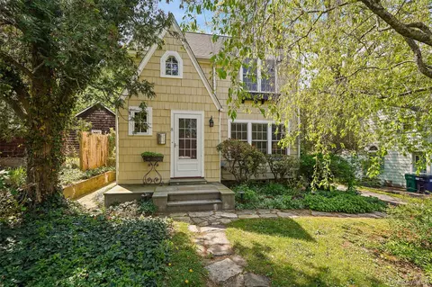 8 North St, Katonah, NY 10536