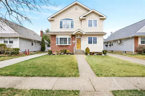 1019 Whittier Ave, North Hempstead, NY 11040