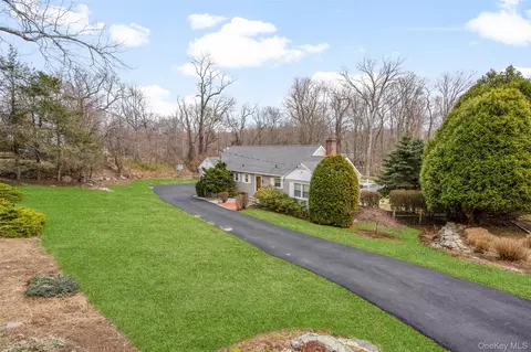 459 Den Rd, Stamford, CT 06903