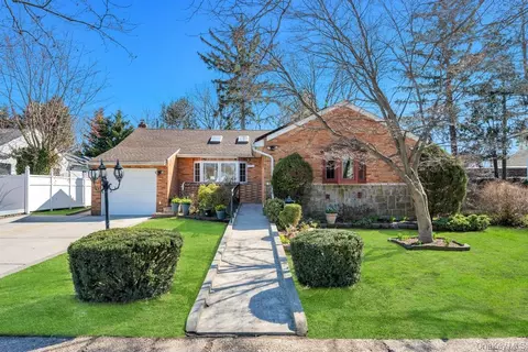 96 Rosedale Rd, Valley Stream, NY 11581