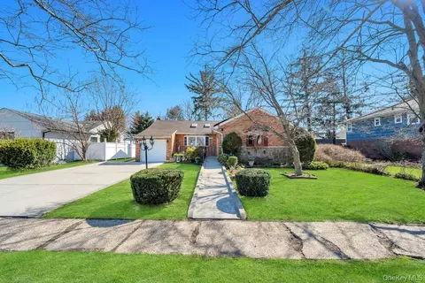96 Rosedale Rd, Valley Stream, NY 11581