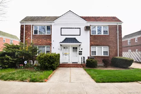 7553 197th St, New York, NY 11366