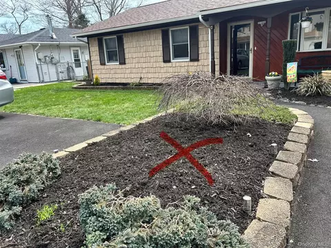 136 B Hampton Ave, Mastic, NY 11950