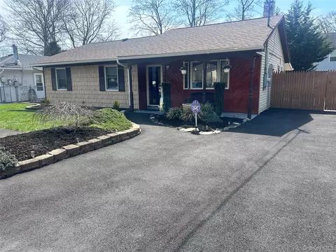 136 B Hampton Ave, Mastic, NY 11950
