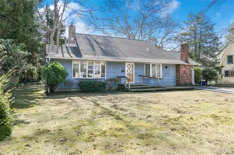 204 E 19th St, Huntington Station, NY 11746