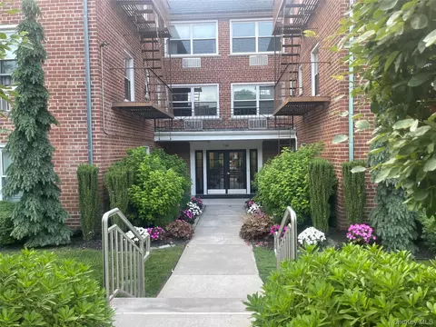 124 S Park Ave #1-P, Rockville Centre, NY 11570