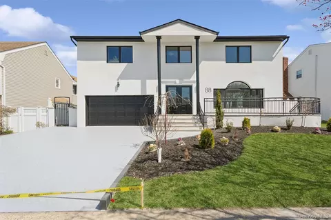88 Mark Ln, Atlantic Beach, NY 11509