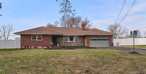 42 Peary St, West Babylon, NY 11704