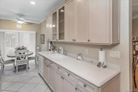 117 Carriage Ln, Plainview, NY 11803 photo 11