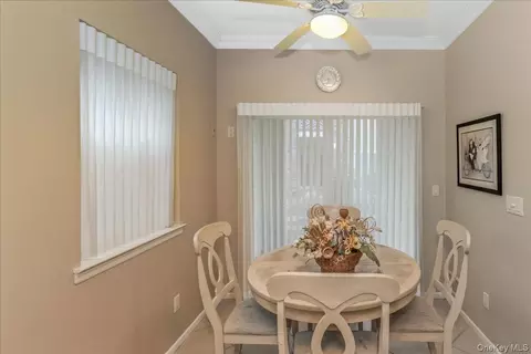 117 Carriage Ln, Plainview, NY 11803 photo 13