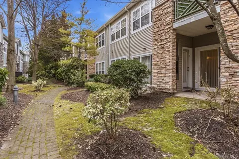 117 Carriage Ln, Plainview, NY 11803 photo 24
