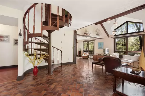 Entry Way - 334 Pine Brook Rd, Pound Ridge, NY 11961 photo 1 of 3