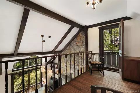 Entry Way - 334 Pine Brook Rd, Pound Ridge, NY 11961 photo 2 of 3