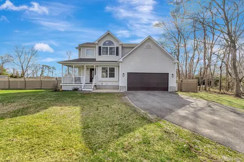 503 Weeks Ave, Manorville, NY 11949