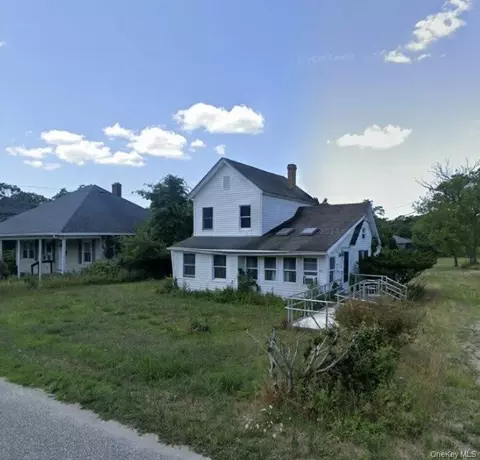 84 Chapel Ave, Brookhaven, NY 11772