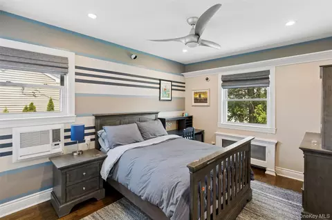 Bedroom - 10 Lever Pl, Plainview, NY 11803 photo 3 of 4