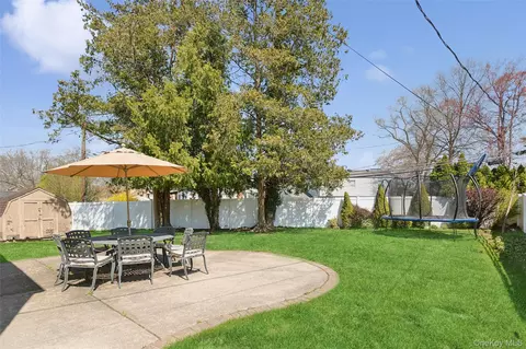 Exterior - 10 Lever Pl, Plainview, NY 11803 photo 5 of 5