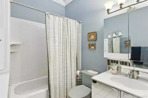 Bath - 10 Lever Pl, Plainview, NY 11803 photo 3 of 3