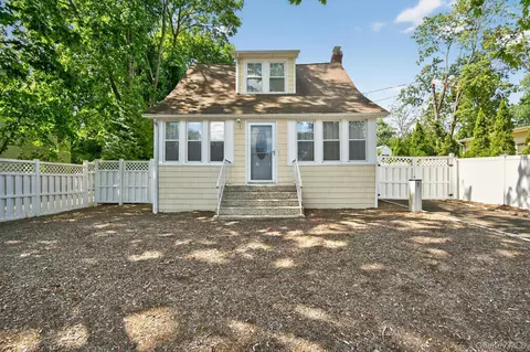 87 8th Ave, Huntington Station, NY 11746