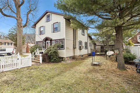 74 Valentine Ave, Glen Cove, NY 11542