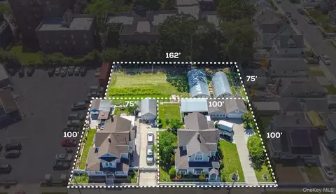 93 Road Rd, New York, NY 11428