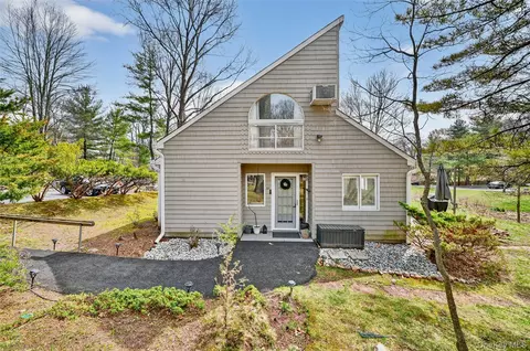 51 Hickory Hill Ln, Orangetown, NY 10983