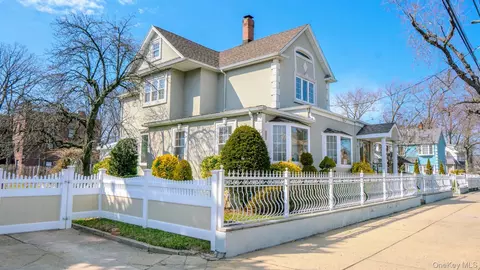 93-44 224th St, New York, NY 11428