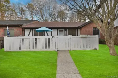 271 Birchwood Rd, Medford, NY 11763