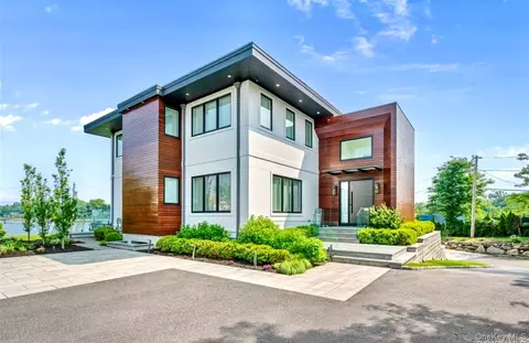 70 Candy Ln, North Hempstead, NY 11023