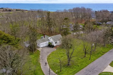 281 Woodacres Rd, Brookhaven, NY 11772