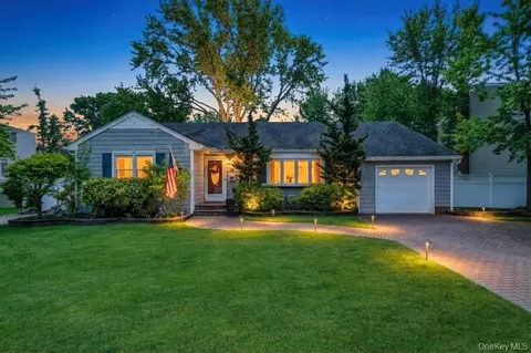 990 Thomas Ave, Baldwin, NY 11510