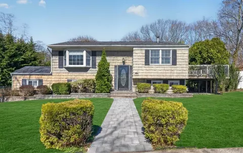 7 Phyllis Dr, East Northport, NY 11731