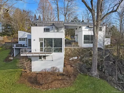 54 Cross Pond Rd, Pound Ridge, NY 10576