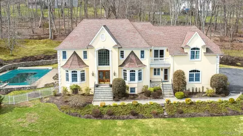 3 Kniffen Rd, Katonah, NY 10536