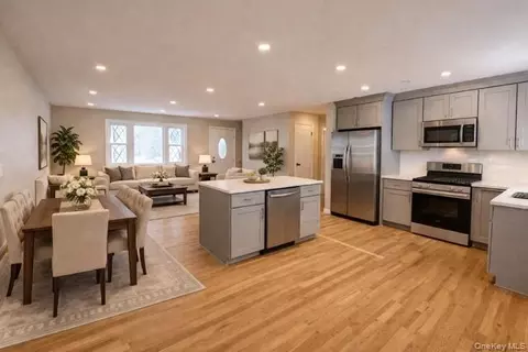 109 N Greene Ave, Lindenhurst, NY 11757