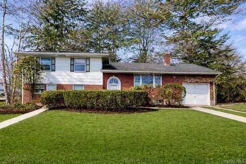 102 Irene Ln, Commack, NY 11725