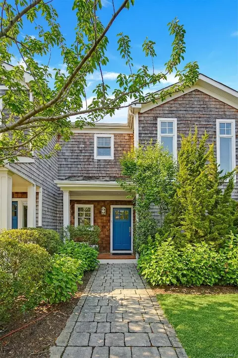 68 Foster Ave #4, Hampton Bays, NY 11946