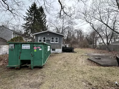 44 Osage St, Selden, NY 11784