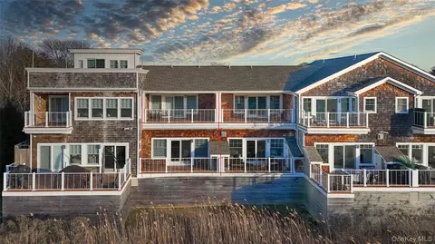 68 Foster Ave #3, Hampton Bays, NY 11946