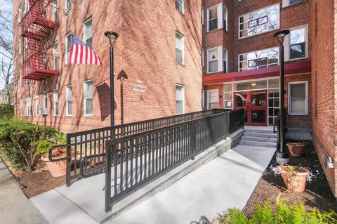 2 Louisiana Ave #4H, Bronxville, NY 10708