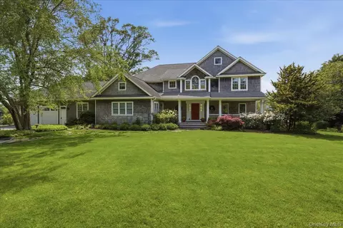 15 Brushy Neck Ln # A, Westhampton, NY 11977