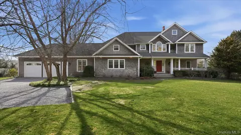 15 Brushy Neck Ln # A, Westhampton, NY 11977