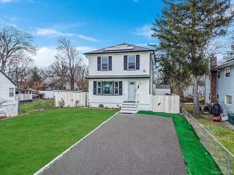 172 Lake Dr, Wyandanch, NY 11798