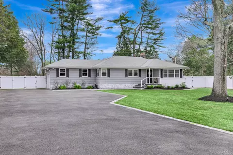 14 Ursular Ct, Smithtown, NY 11787