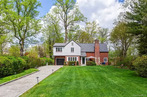 7 Lincoln Rd, North Hempstead, NY 11021