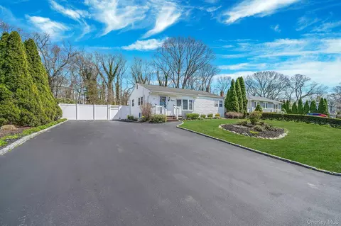 15 Lido Blvd, Lake Grove, NY 11755