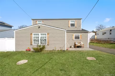 107 Newman St, Patchogue, NY 11772