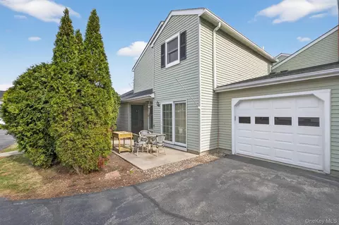 23 Weathervane Way, Warwick, NY 10990
