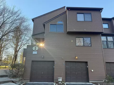 22 Tulip Ct, Clarkstown, NY 10954